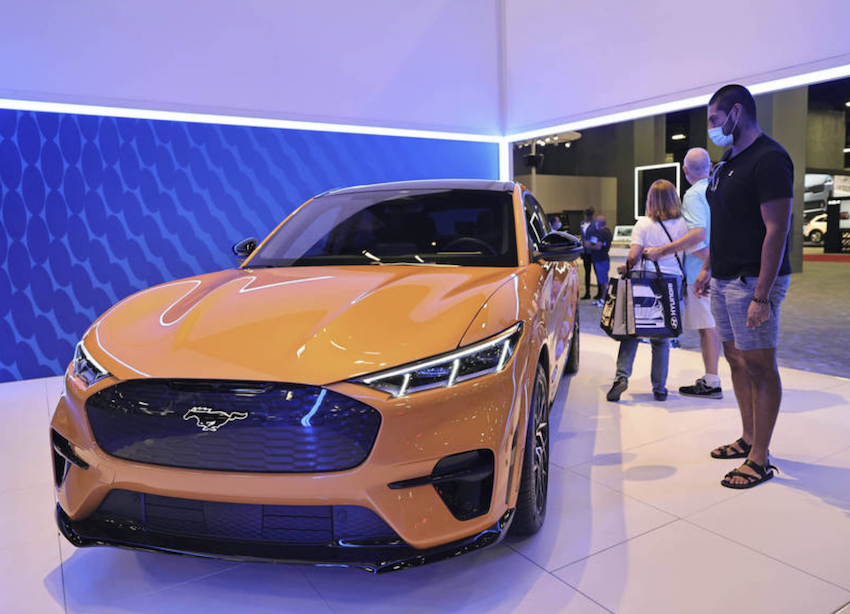 福特的「電動野馬」Mustang Mach-E，成為這次《消費者報告》的電動車首選車型。（資料照，美聯社）