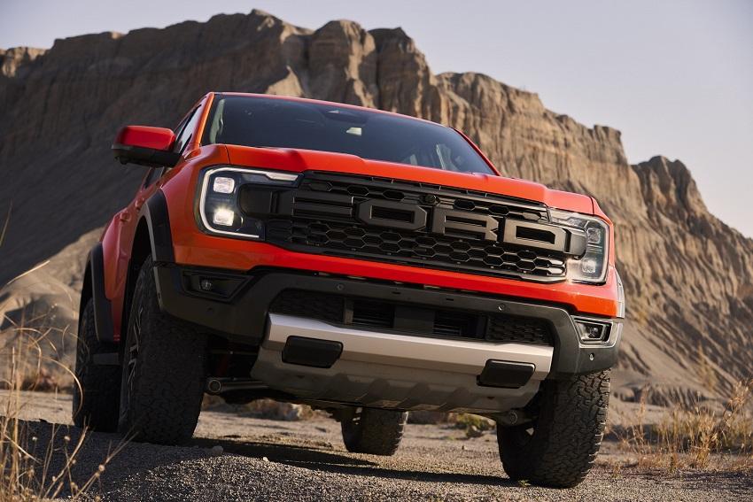 Ranger Raptor 融合 F-150 Raptor 諸多特徵，展現威風凜凜的氣勢。