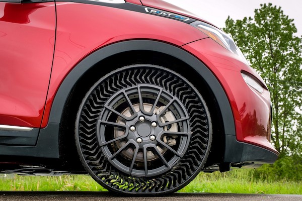 不會爆胎的無氣輪胎上市近了！米其林總裁自曝推出時間點