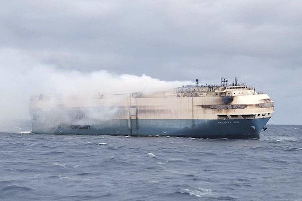 起火、翻覆還有相撞！汽車貨輪船近年多次事故影響新車交付