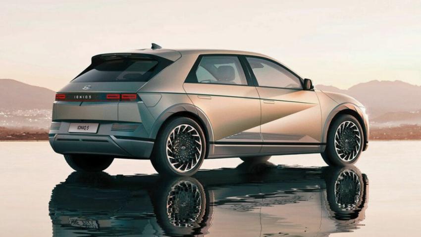 Hyundai Ioniq 5 搭載專為電動車開發的 E-GMP 模組化平台，整體外形相當前衛。
