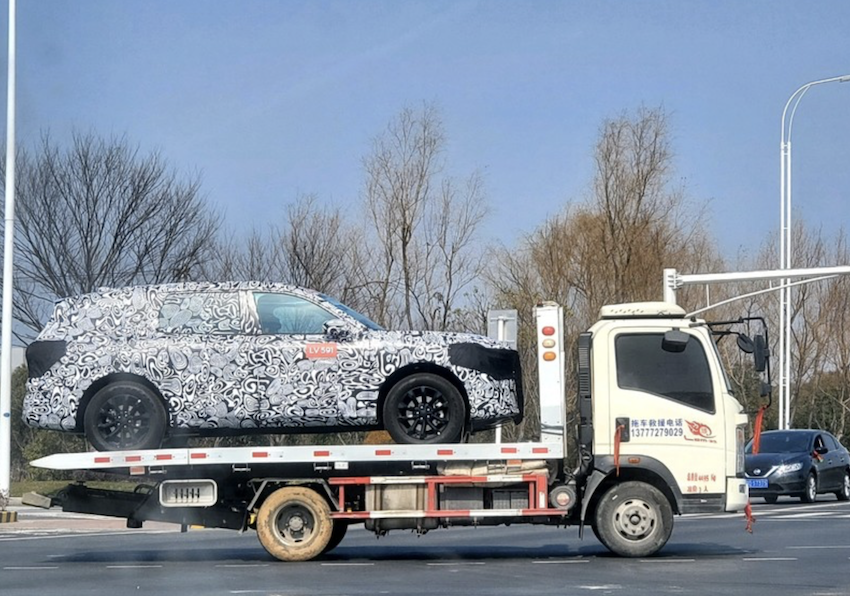 連外媒也猜不透！福特最新中型休旅偽裝車曝光