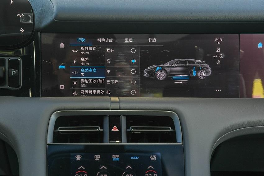 Cross Turismo配有關鍵的「Gravel (碎石) 行駛模式」，氣壓懸吊共有Normal、Sport、Sport Plus三種模式切換，底盤高度則有5種模式作調整，越野樂趣相當豐富。