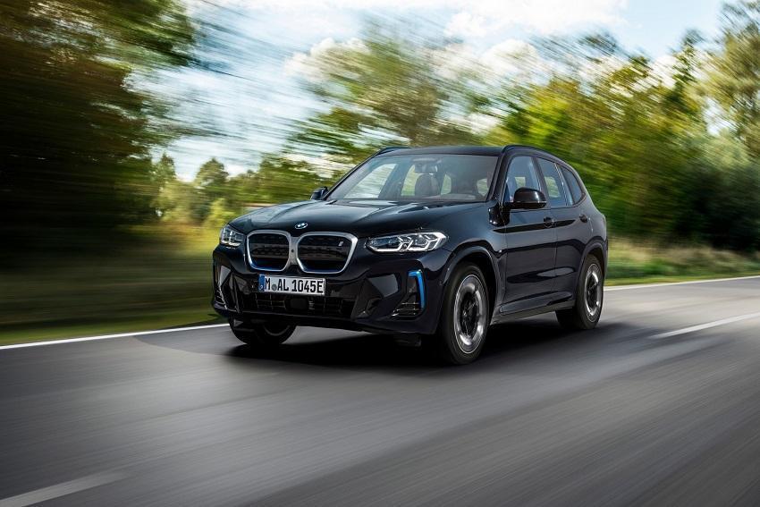 BMW 將為休旅家族添新血，技術預計與 iX3 相同。〈此為 BMW iX3〉