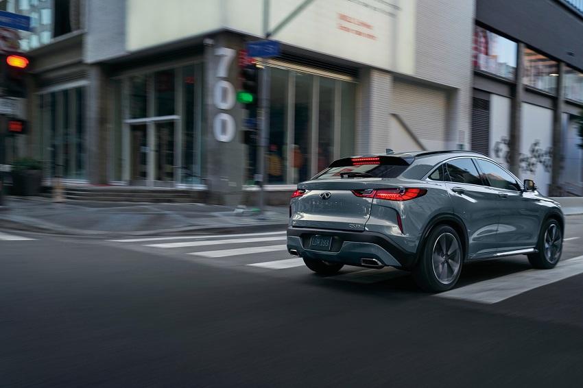 Infiniti QX55 誘人的跑旅線條，後方鋼琴式 LED 燈組相當搶眼。
