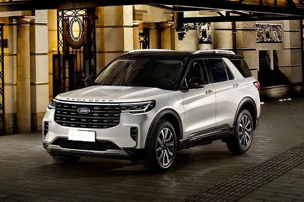 外型比 Kuga 搶眼的 7 人 SUV！小改款 Ford Explorer 廠照提前曝光