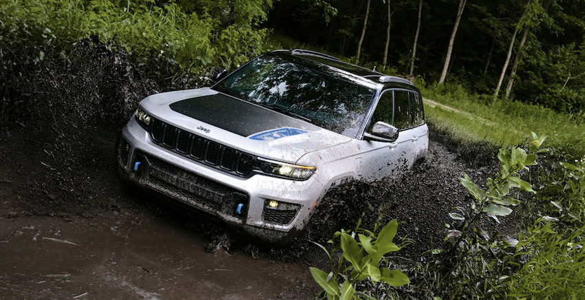 Jeep 推出新一代 Grand Cherokee，主管直接點名 Toyota 在越野領域「不夠格」。