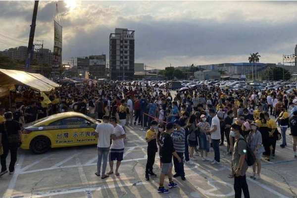 廖老大飆出 8.59 秒亞洲新紀錄 台中慈善車聚數千人擠爆