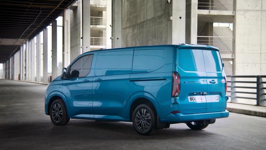 目前 E-Transit Custom 的動力規格尚未公布，但預期續航里程達 380 公里。