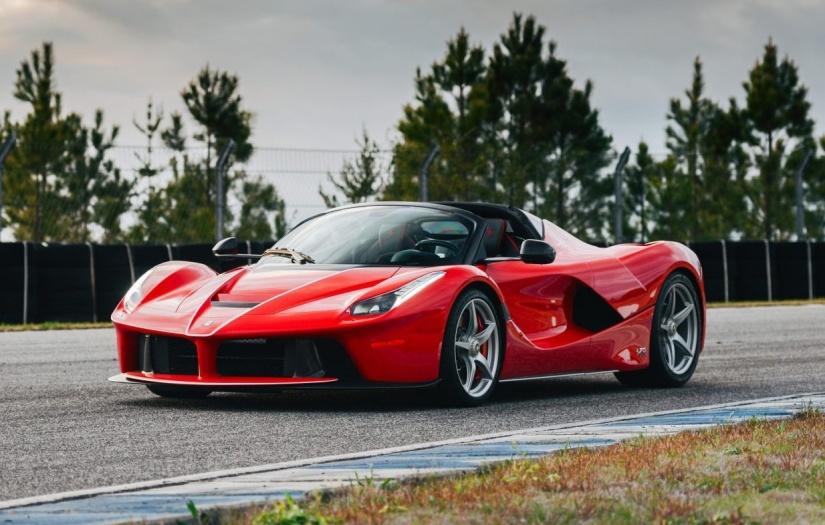 全球限量 210 輛的魅力！Ferrari「上空馬王」拍出破億天價