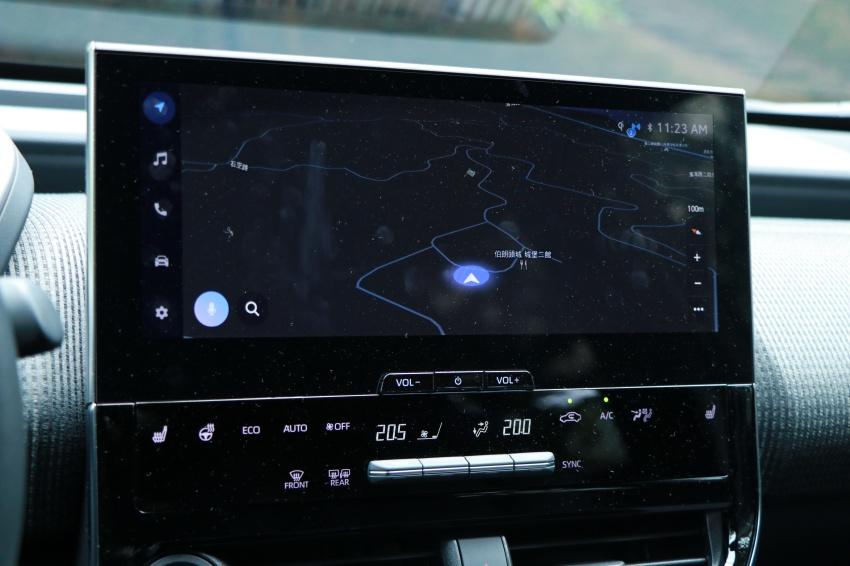 （影片）油車轉電車依舊好上手！Toyota 電動跨界 bZ4X 搶先試駕