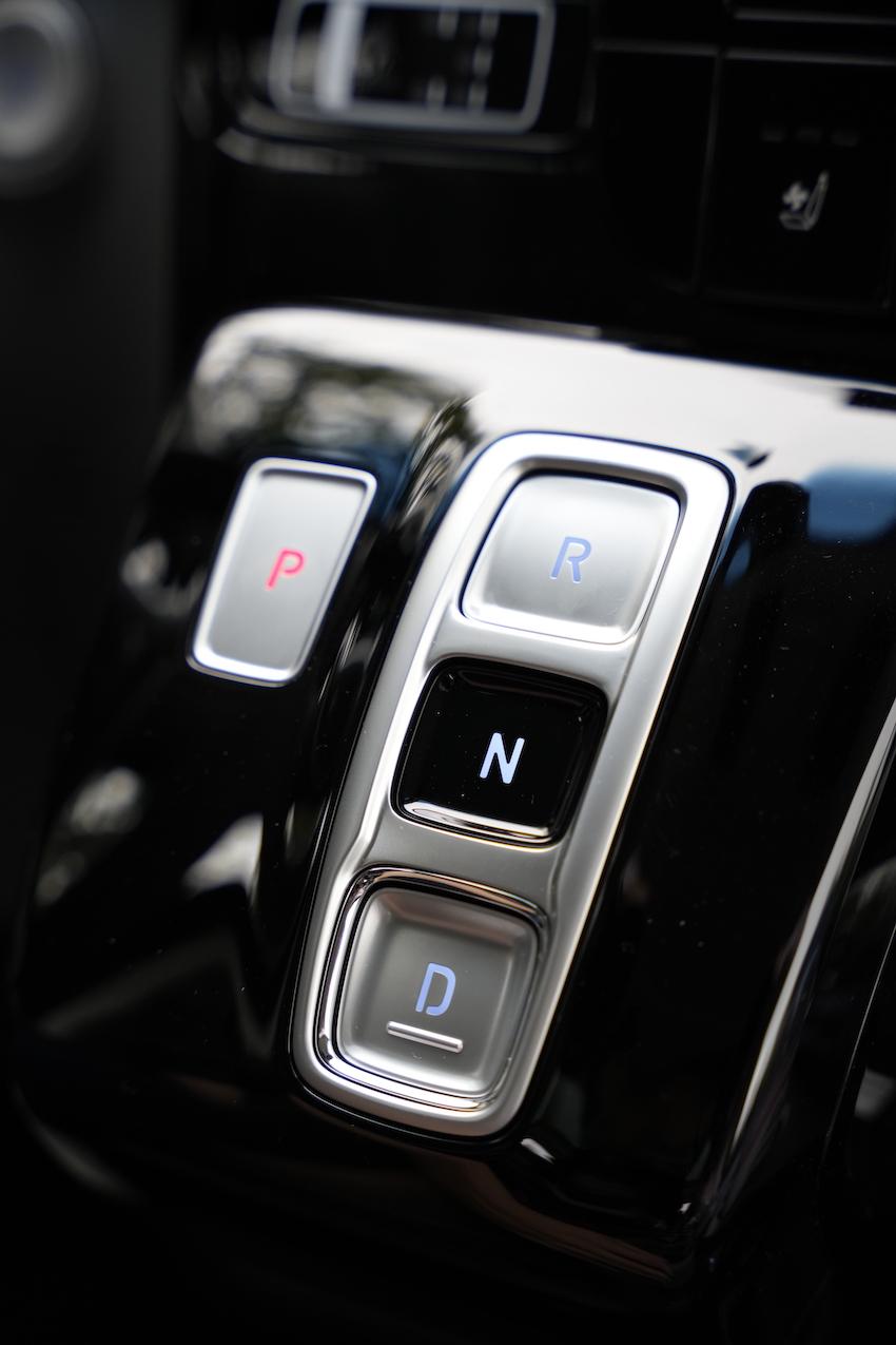 線傳按鍵式排檔都參考自Hyundai 新世代乘用車如Santa Fe、Tucson。