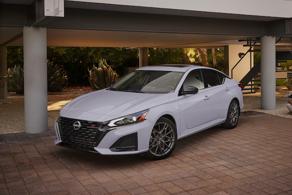 全新廠徽與 12.3 吋中控大螢幕成為配備之一！Nissan Altima 小改款終於發表