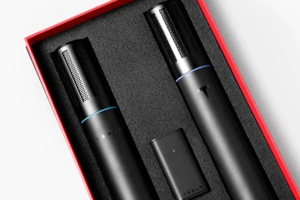 馬斯克推特預告！Tesla 全車系都將有卡拉 OK 系統