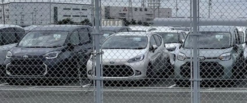 Sienta 有類似 Aqua 的水箱護罩設計。