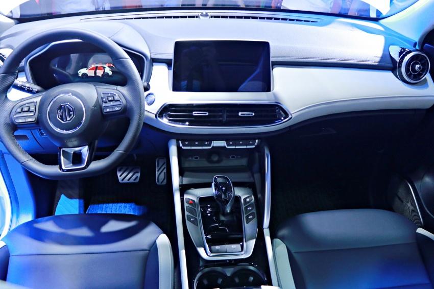 內裝方面，PHEV 車型額外提供白色選項，營造更高質感的車室。