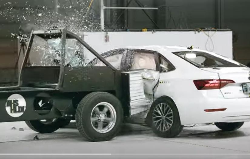 （影片）模擬遭 SUV 撞擊的安全表現！7 款車僅有 1 輛獲高評價