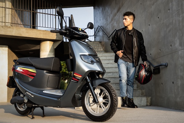 中華 emoving 新款 125 電動機車發表！推 99 元平價資費