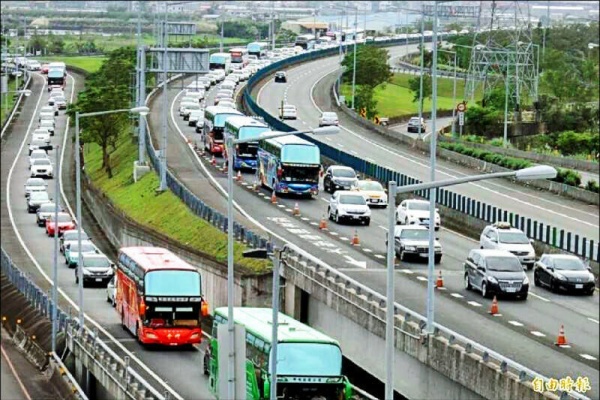 中秋連假疏導措施出爐 高公局估南向交通量達平日1.5倍