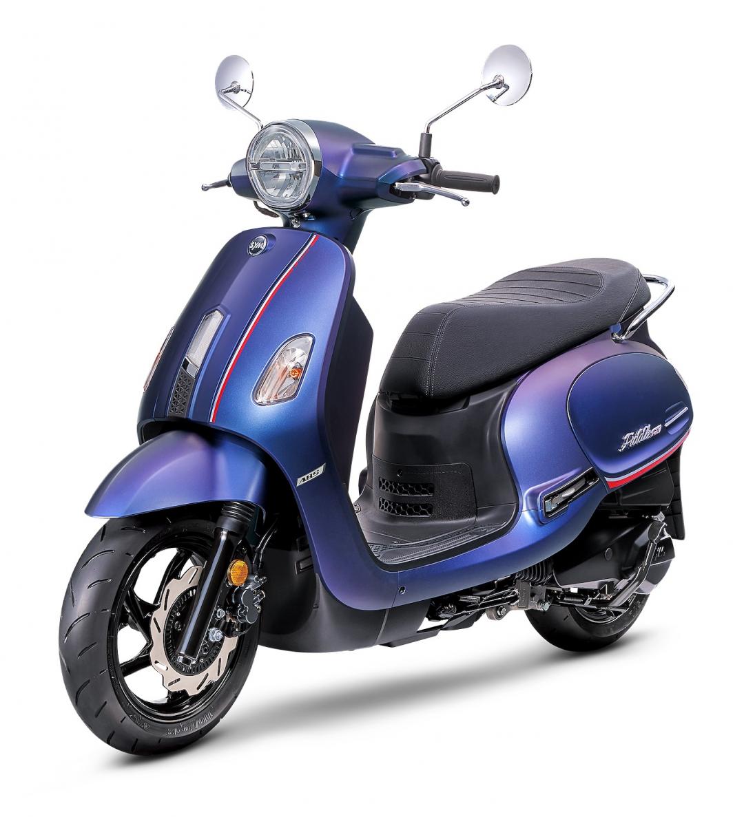Fiddle DX為150c.c.車款，鎖定男性騎士。