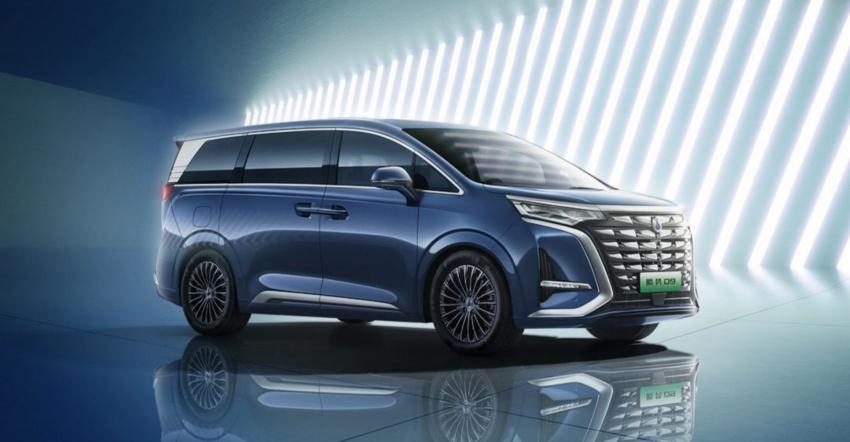 中國車廠再度抄襲,模仿 Toyota Alphard(下圖)的招牌車頭設計。