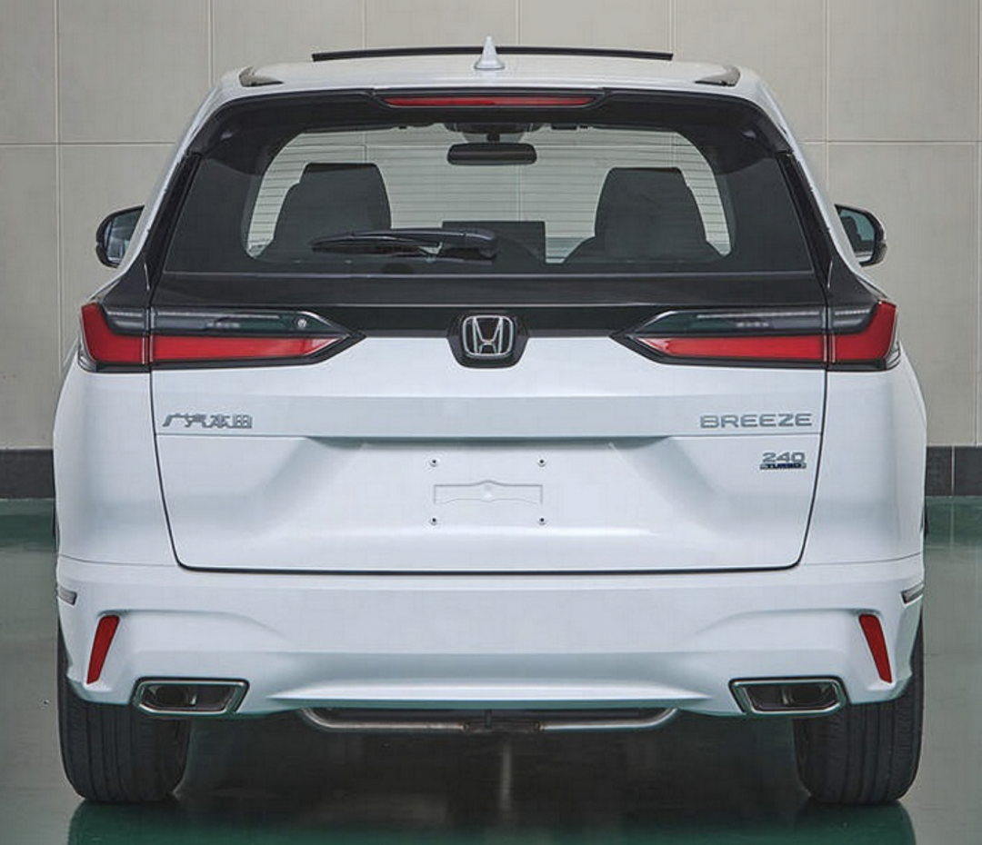 車尾的尾燈與 CR-V 也有些許不同。