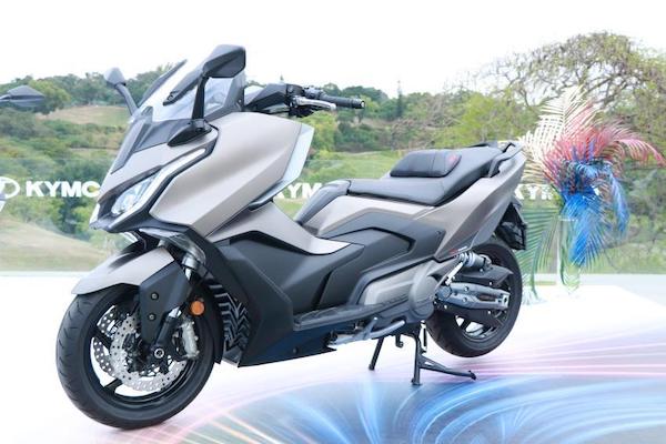 光陽紅牌重機一哥 8 月底將登場！AK550 Premium 完整配備全揭露