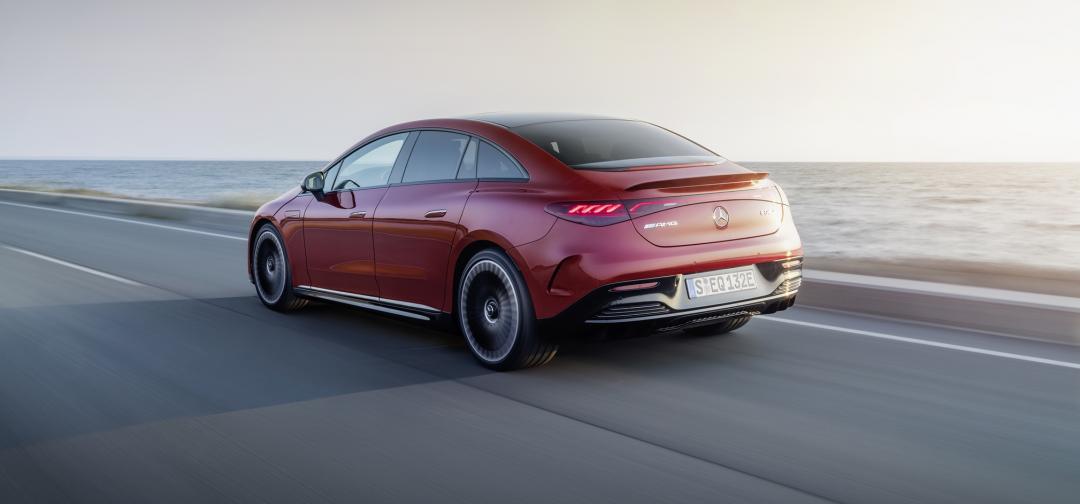 首波導入台灣的是性能定位AMG EQE 43 4MATIC，具備運動化的外觀風格。