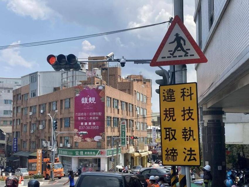 新北與苗栗多處路口增設科技執法，期盼降低車禍發生機率。