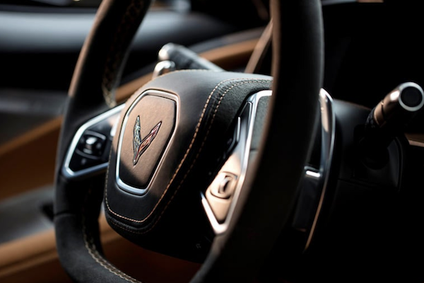 最新汽車方向盤專利申請中！雨天開車「握得住」避免失控