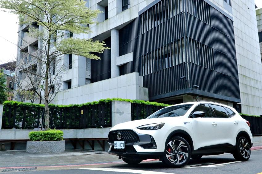 對於消費者來說，HS PHEV 能提前適應電動車時代，又不會有里程焦慮。