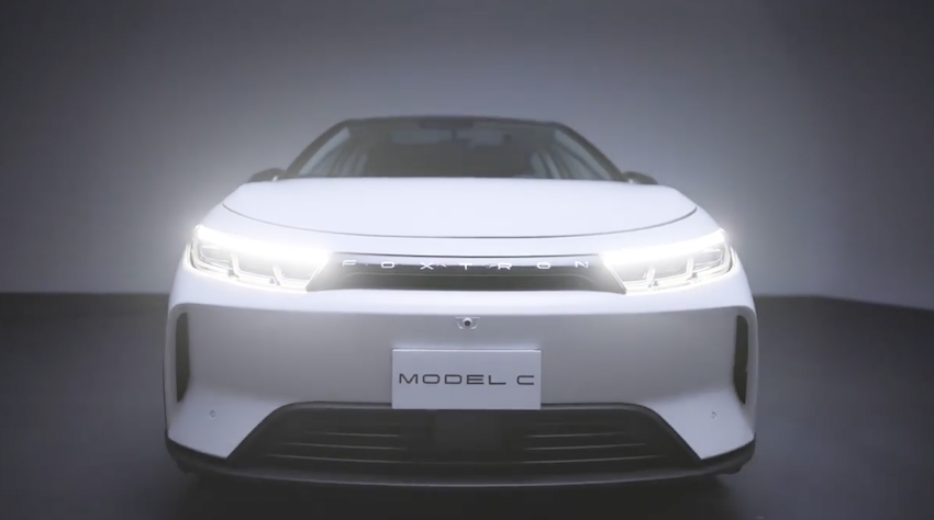 鴻海 MODEL C 影片釋出，車頭有 FOXCONN 字樣。