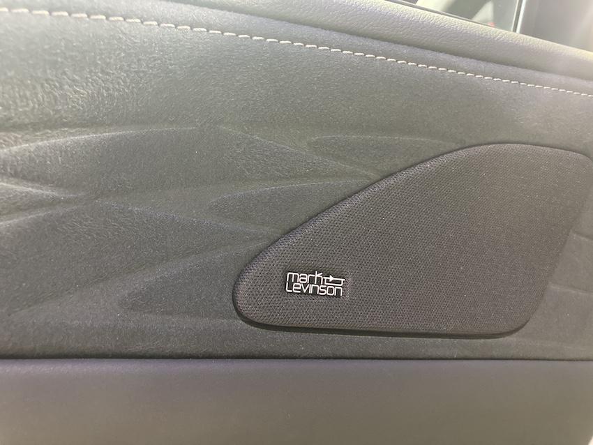 旗艦車型有 Mark Levinson Premium Sound Audi System 音響系統。