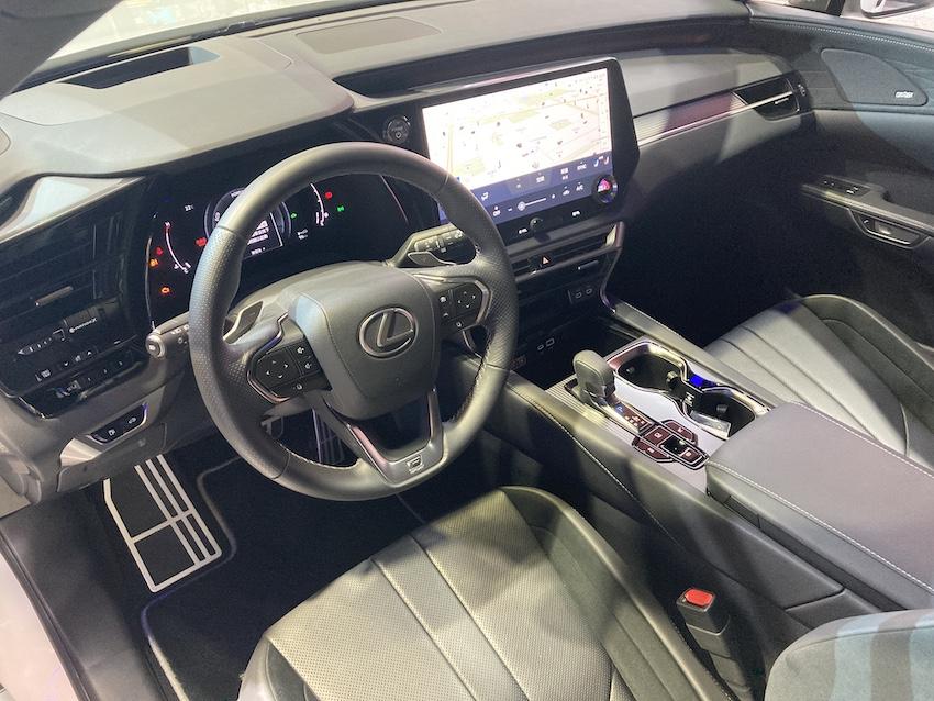 新世代 Lexus 休旅的 TAZUNA 全環繞駕駛座艙概念。