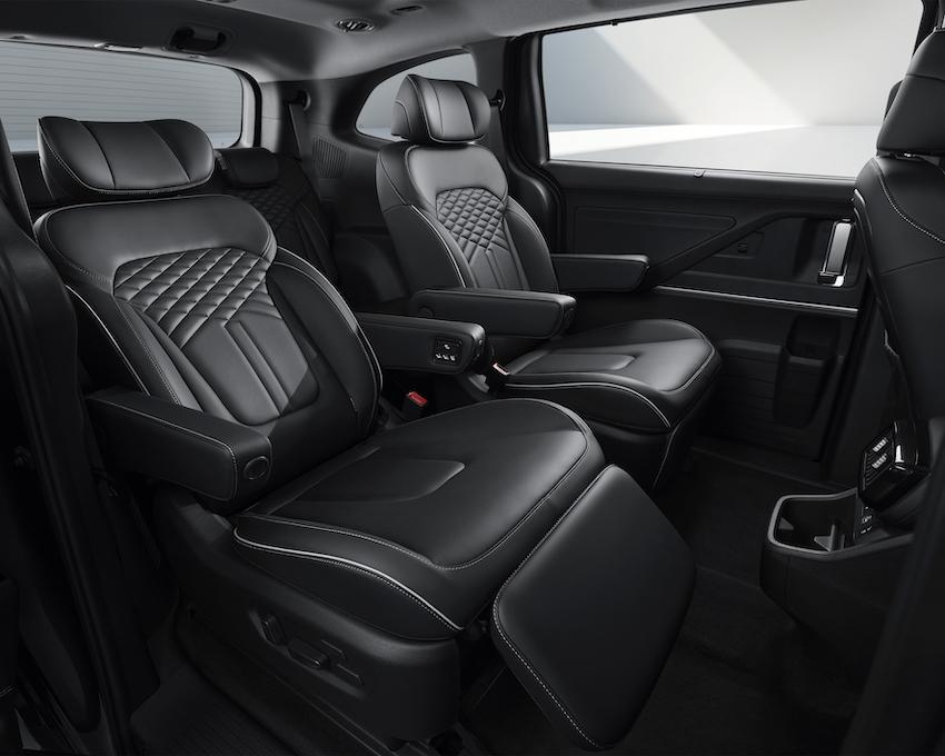 GLT-B VIP 車型第二排的 VIP 皇家座椅，更擁有電動 10 項調整、電動腿靠、加熱/通風與多模式調整。