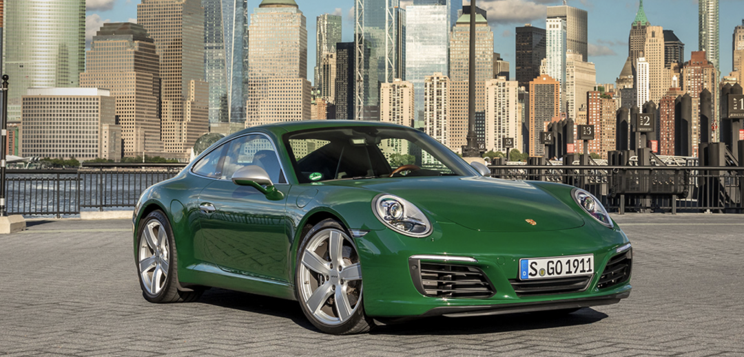 2019 年買的保時捷 911，3年車齡的中古價比新車還貴 5%。