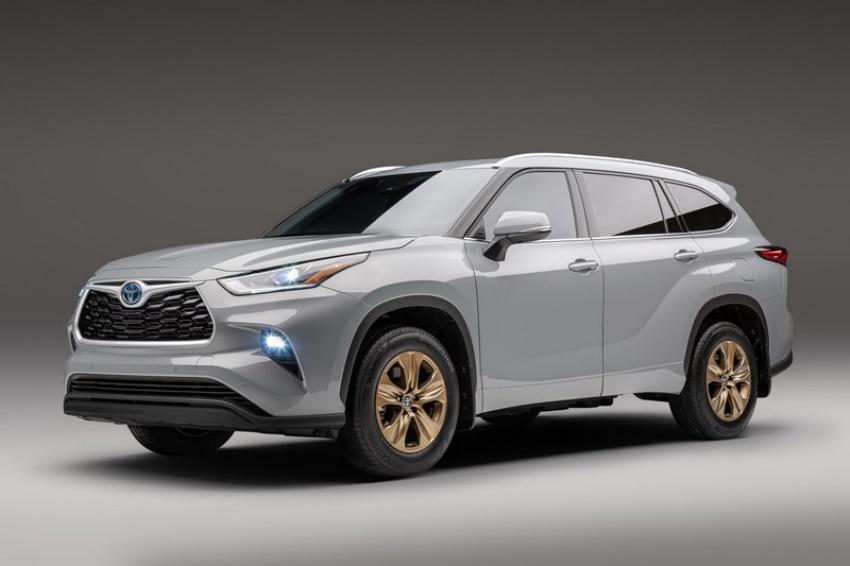 TX 可以視為 Toyota Highlander 的雙生車款。