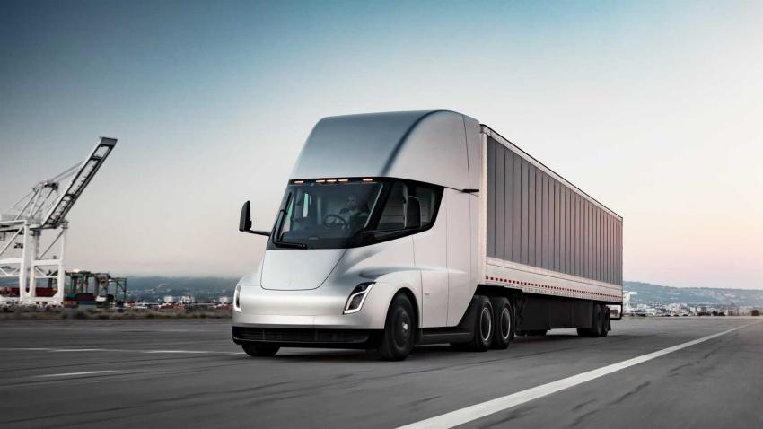 Tesla Semi 卡車頭經歷 5 年等待，終於在今日展開首批交車。