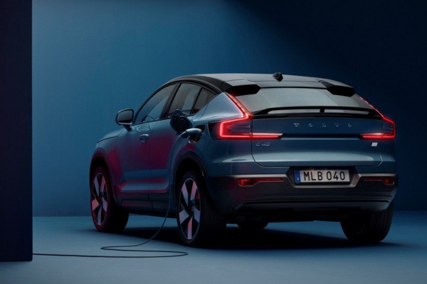 Volvo 跑旅電動休旅官網公布規格！經銷端傳已開放接單