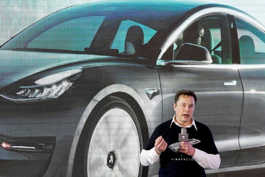 馬斯克不管是在 Tesla 或 Twitter 都面臨被罷免 CEO 的處境。