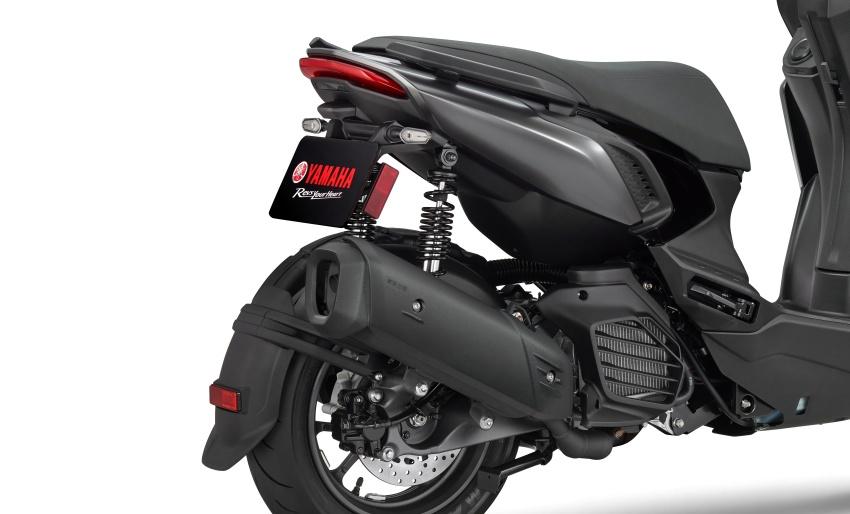 Yamaha AUGUR 為雙槍避震設定；SYM MMBCU（下圖）則是中置單槍。