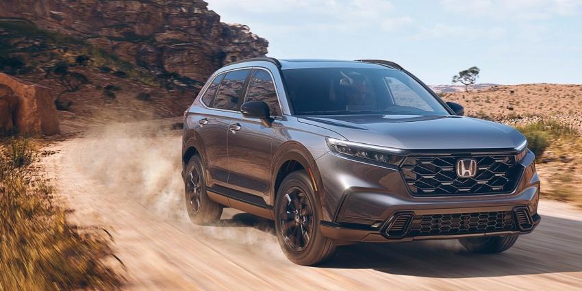 競爭最激烈的中型休旅級距，由大改款後的 Honda CR-V 達下勝利。