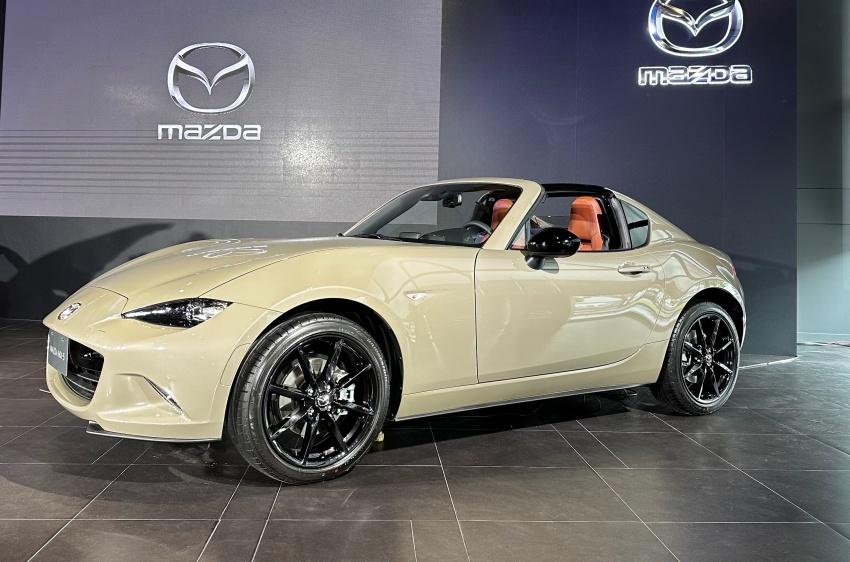 MX-5 新色鋯石棕亮相，呈現更穩重的質感。