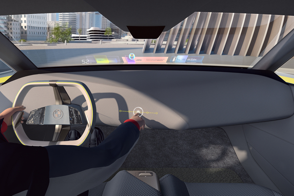 就是要與賓士唱反調？BMW 執行長表示：10 年內大尺寸螢幕就會消失！