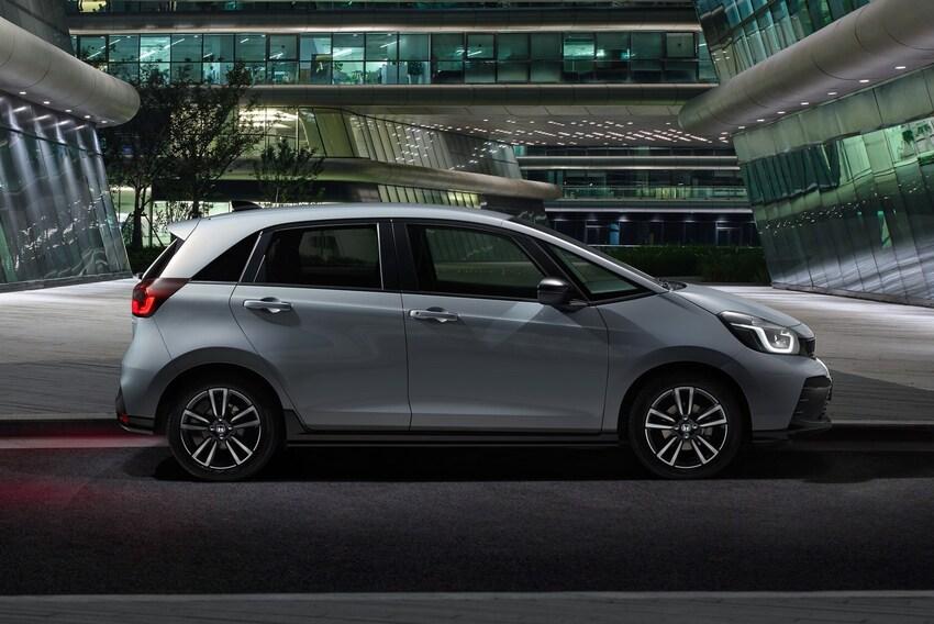新增的 Advance Sport 車型多項運動化設計，彰顯動感氣息。