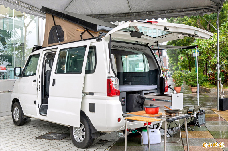 中華菱利A180掀頂露營車，是合法改裝的國產露營車。（記者陳英傑攝）