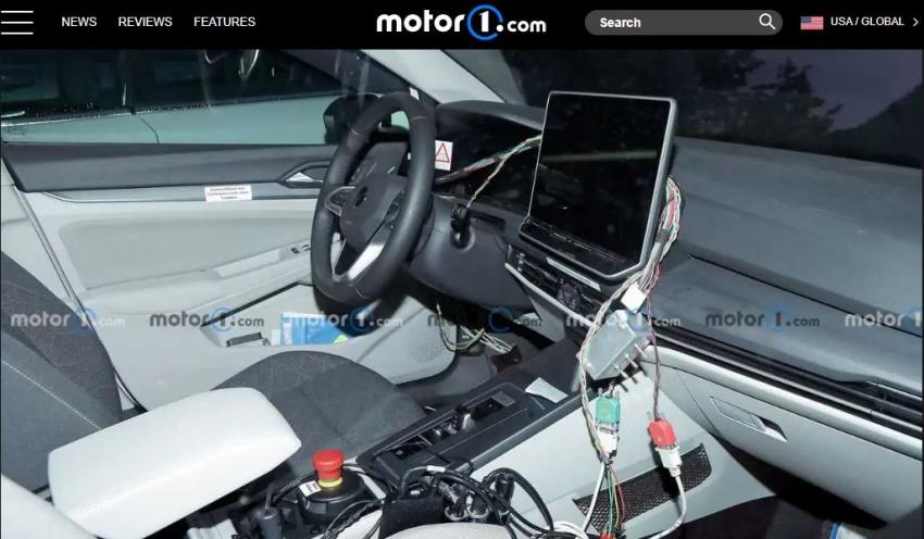 測試車曝光全新內裝，採用大尺寸觸控螢幕，整體鋪陳更加簡潔。