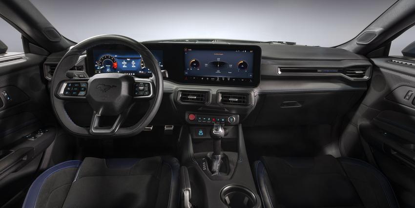 Mustang Dark Horse 具備 12.4 吋數位儀表搭配 13.2 吋觸控螢幕的新世代科技座艙。
