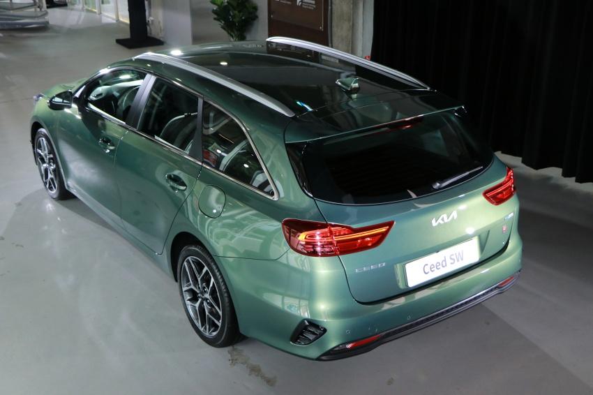 車尾換上新廠徽，同時加入代表輕油電的銘牌。