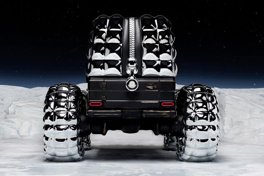 車頂的巨大拉鍊代表著賓士與 Moncler 強調機能性的品牌特質。